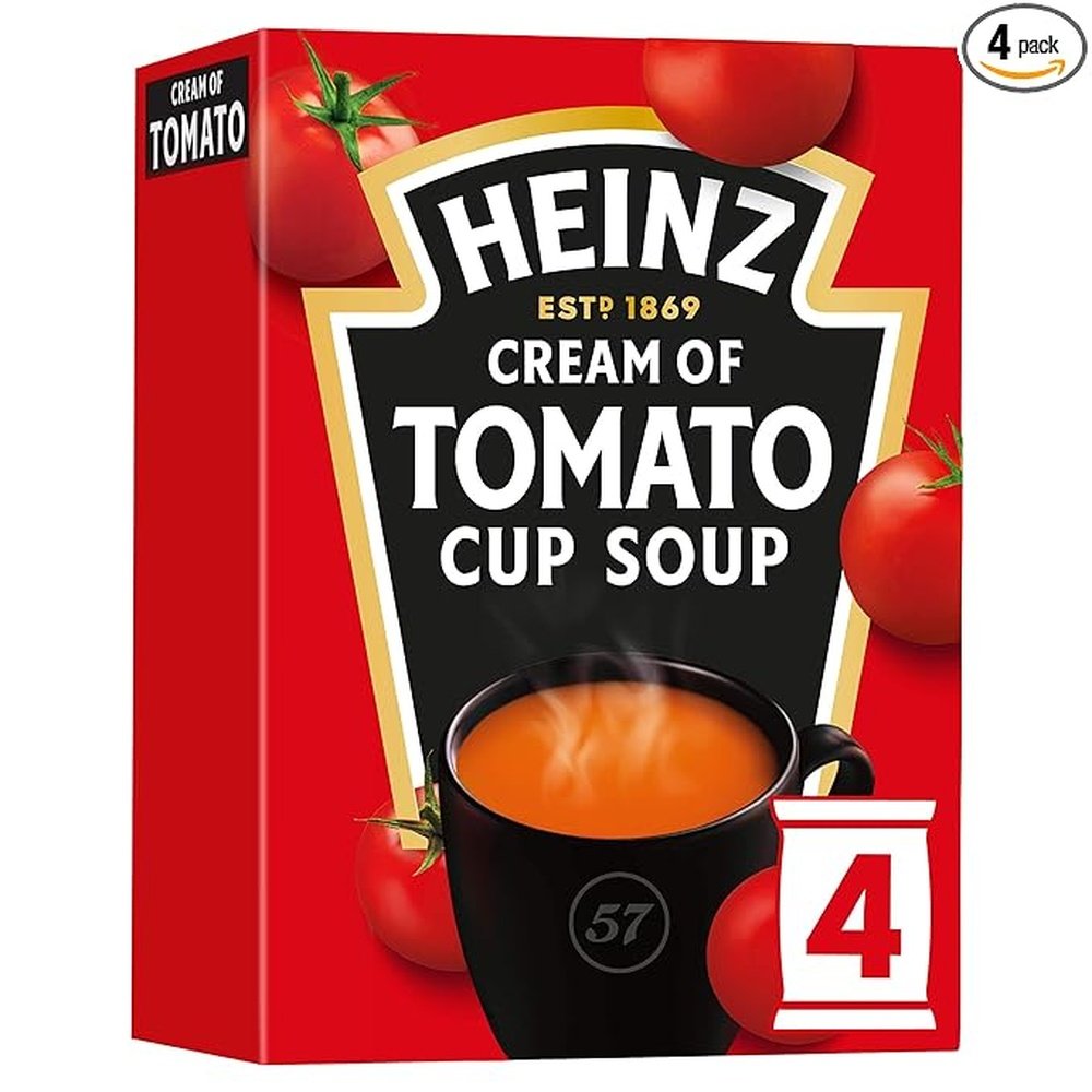 Un carton rouge sur fond blanc avec une tasse noire remplie de soupe rouge